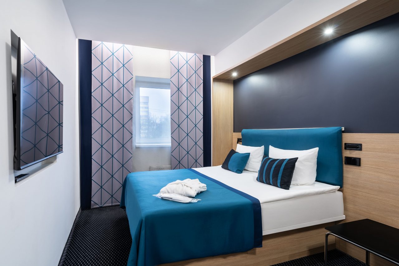 Студио (Семейный номер с кроватью KingSize и диваном), Отель Бонотель