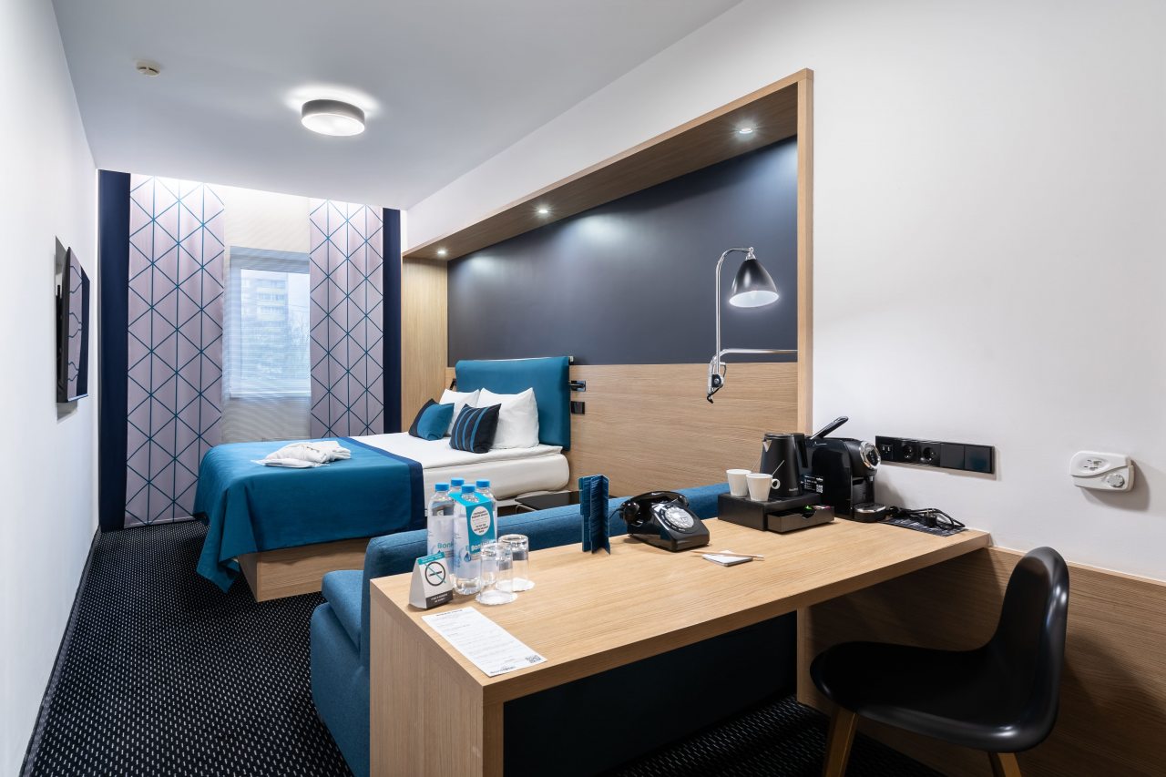 Студио (Семейный номер с кроватью KingSize и диваном), Отель Бонотель