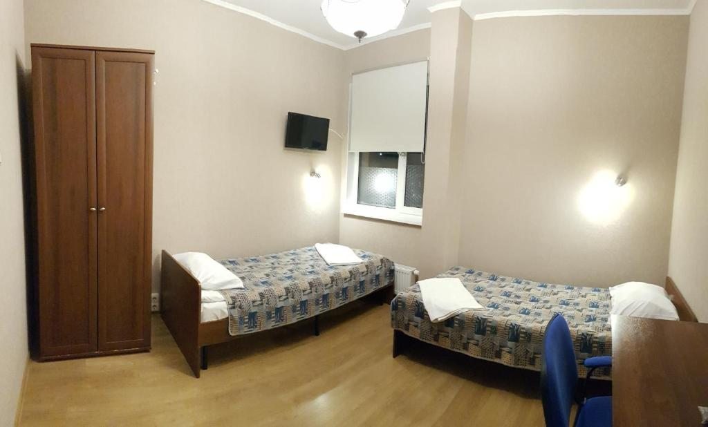 Двухместный (Стандартный двухместный номер с 2 отдельными кроватями и общей ванной комнатой) отеля Заозерный, Новый Уренгой