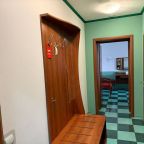 Люкс (Лето 302), Гостиница Ля Ви де Шато