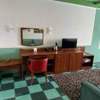 Люкс (Лето 302), Гостиница Ля Ви де Шато