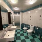 Люкс (Лето 302), Гостиница Ля Ви де Шато