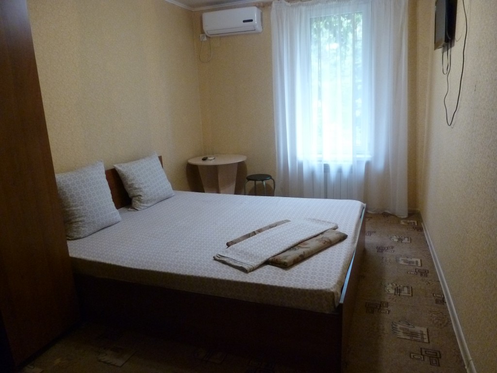 Двухместный (Стандарт Бюджет с двуспальной кроватью) гостиницы Победа, Астрахань