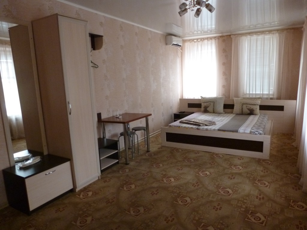 Двухместный (Большой 2- местный номер (1 кровать)) гостиницы Победа, Астрахань