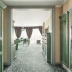 Апартаменты (Царские), Отель Ремезов