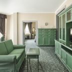 Апартаменты (Царские), Отель Ремезов