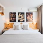 Большой номерной фонд с номерами различных категорий, Отель Восток