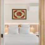 Большой номерной фонд с номерами различных категорий, Отель Восток