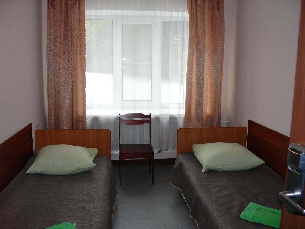 Двухместный (Бюджетный двухместный номер с 2 отдельными кроватями) гостиницы Березка, Вышний Волочек