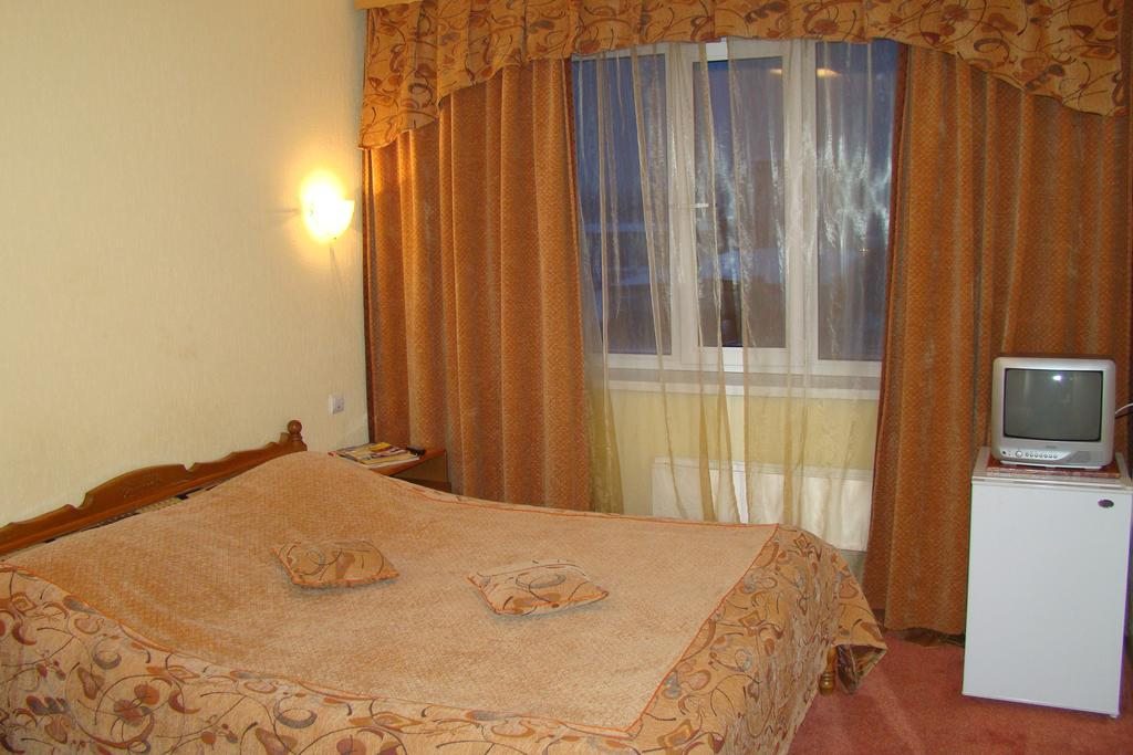 Двухместный (С гостиной) гостиницы Олимп-5, Тюмень