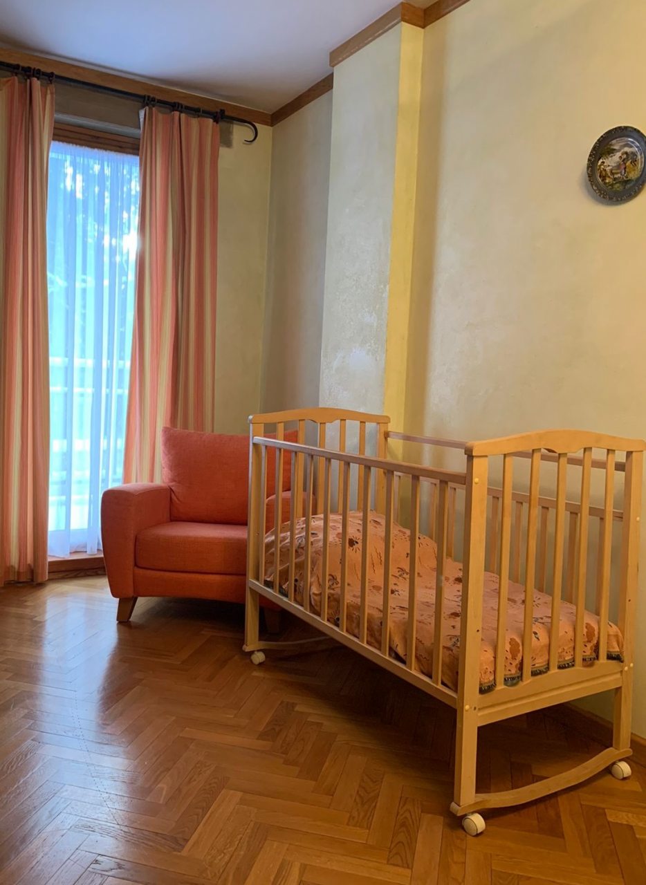 Детская кроватка, Загородный отель Таежные Дачи
