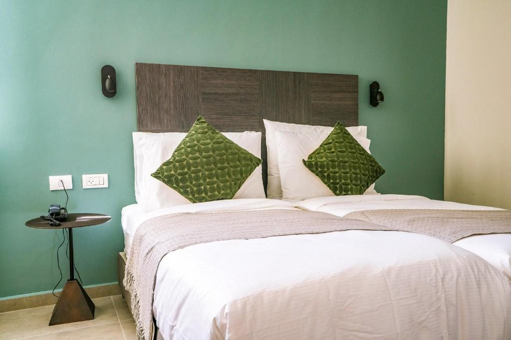 Двухместный (Двухместный номер с 1 кроватью или 2 отдельными кроватями и видом на море) отеля Armon Yam Hotel, Бат-Ям
