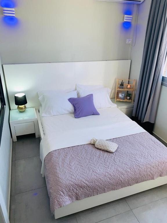 Двухместный (Двухместный номер с 1 кроватью с видом на море) мотеля Motel Hofim, Бат-Ям
