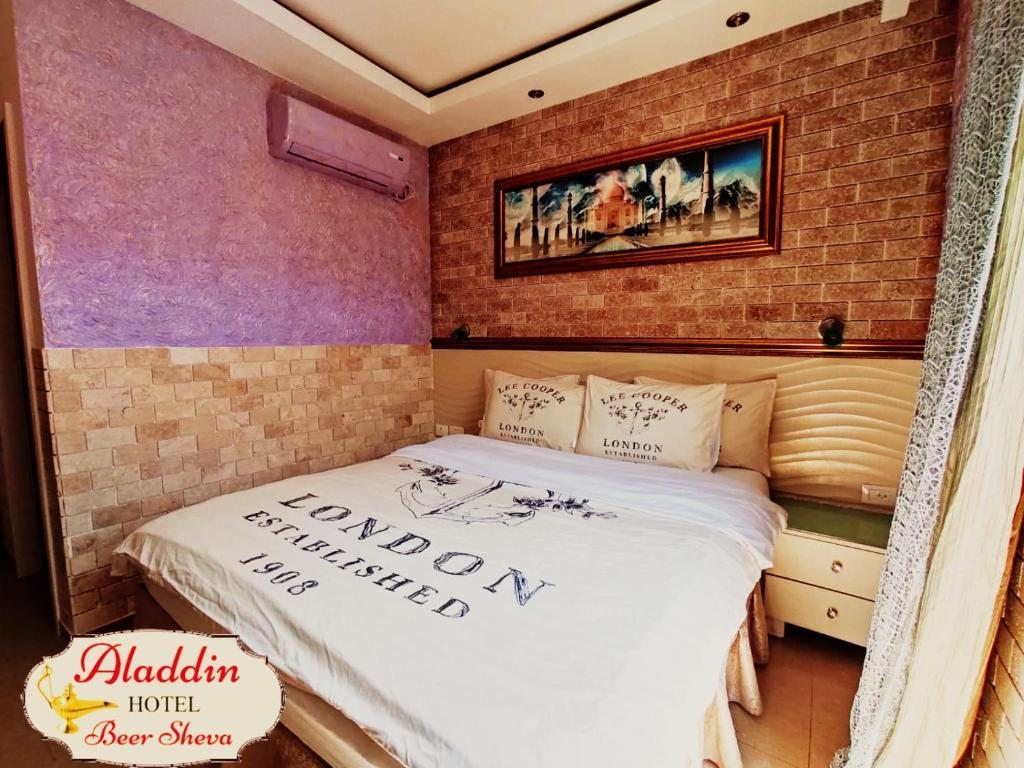 Двухместный (Двухместный номер с 1 кроватью и балконом) отеля Aladdin Hotel Beer Sheva, Беэр-Шева