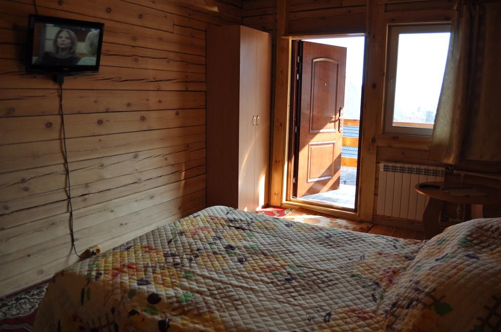 Двухместный (Двухместный номер Делюкс с видом на озеро) гостевого дома Байкальские просторы, Листвянка