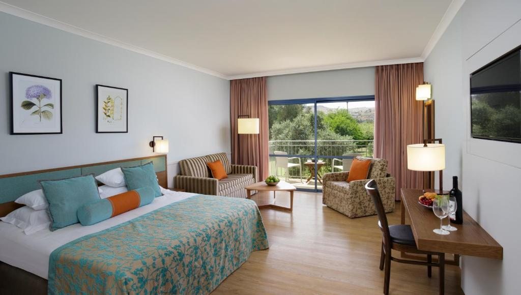 Трехместный (Трехместный номер «Отель Гранд Делюкс» с балконом) отеля Nof Ginosar Kibbutz Hotel, Тверия