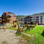 Детская площадка на улице, Отель Крестовая Падь
