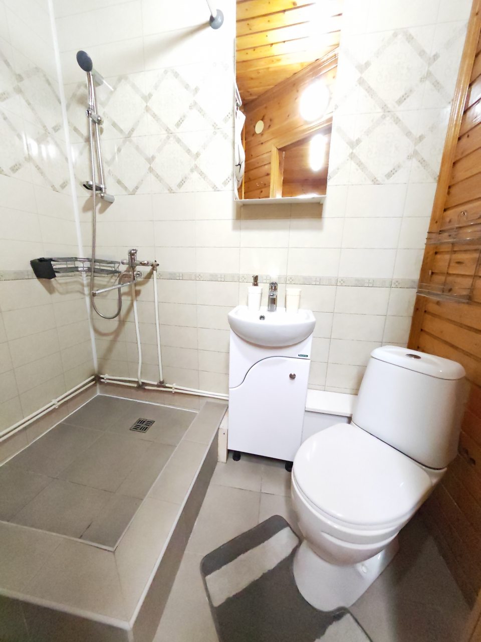 Дом (Комфорт (ул. Гудина, д. 13г)), Гостевой дом Лоцман