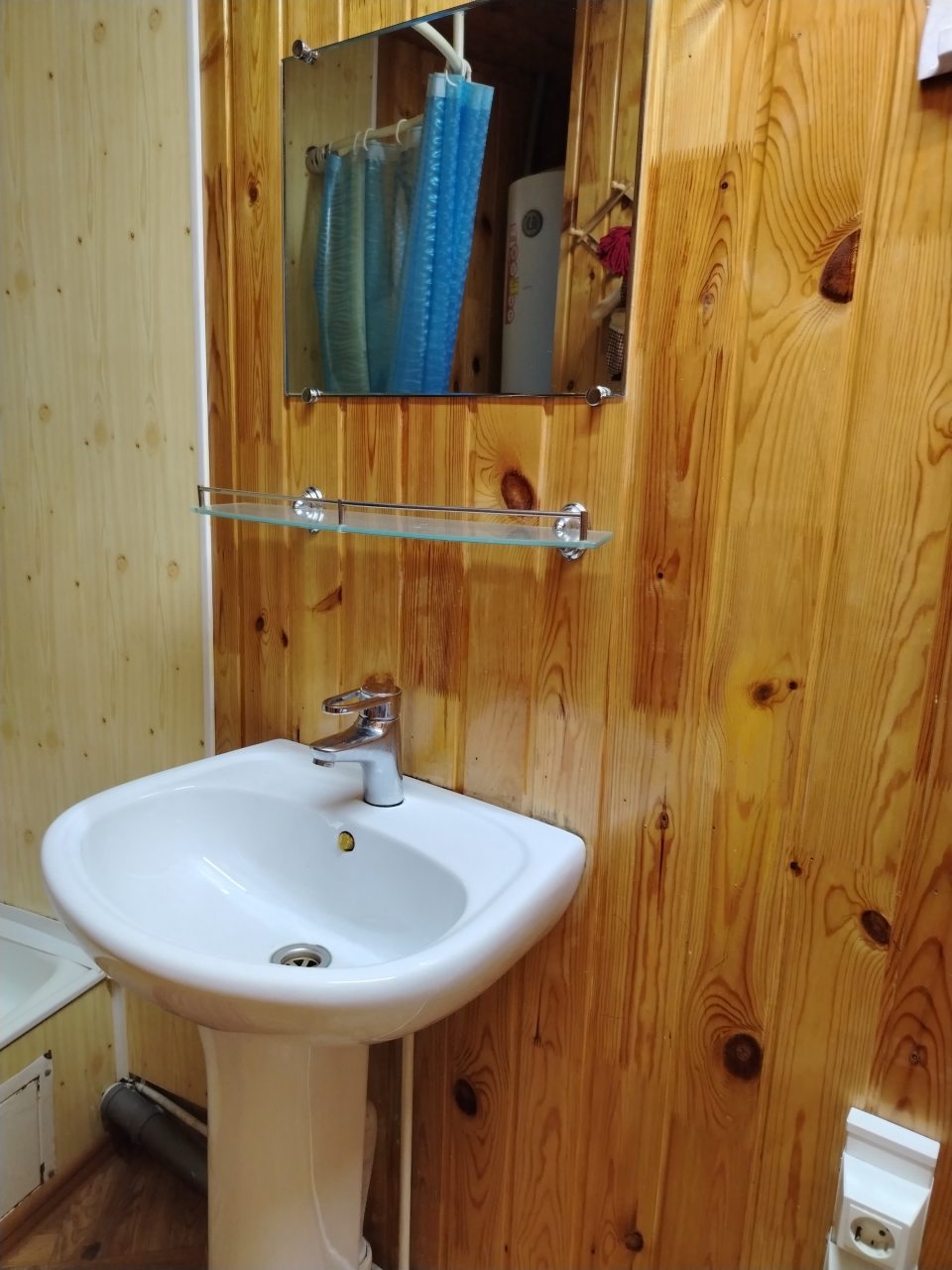 Дом (С 1 спальней (ул. Гудина, д. 13б)), Гостевой дом Лоцман