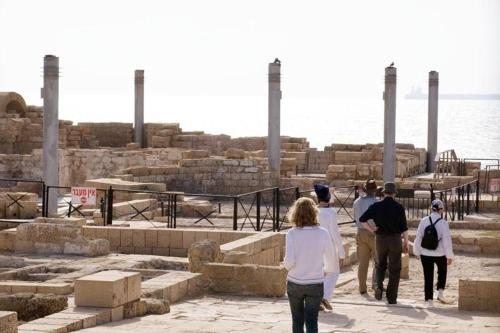 Сьюит (Полулюкс с видом на бассейн) отеля Romantic suite in Caesarea, Кесария