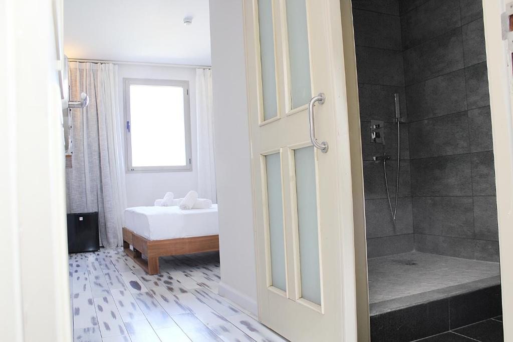 Двухместный (Улучшенный двухместный номер Делюкс с 1 кроватью или 2 отдельными кроватями) отеля Yarden Estate Boutique Hotel, Йесод-Амаала
