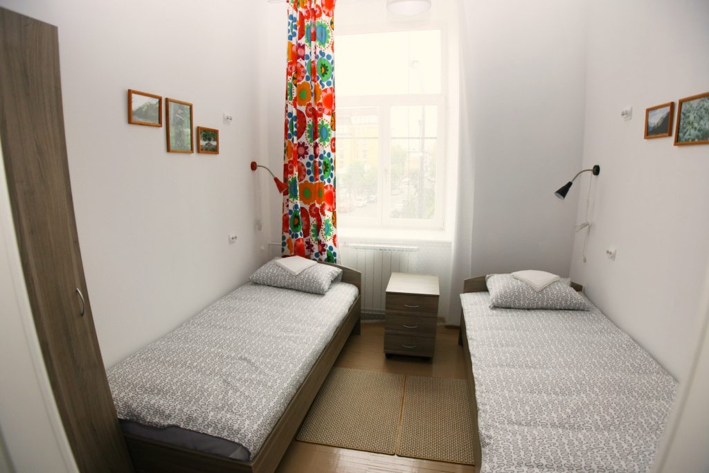 Двухместный (C двумя односпальными кроватями и общей ванной комнатой) хостела Super Hostel на Карла Маркса, Иркутск