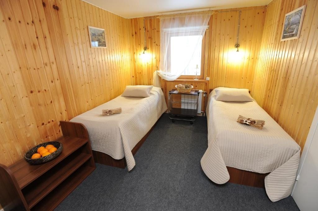 Двухместный (Стандартный двухместный номер с 2 отдельными кроватями) базы отдыха Снежный курорт, Коробицыно