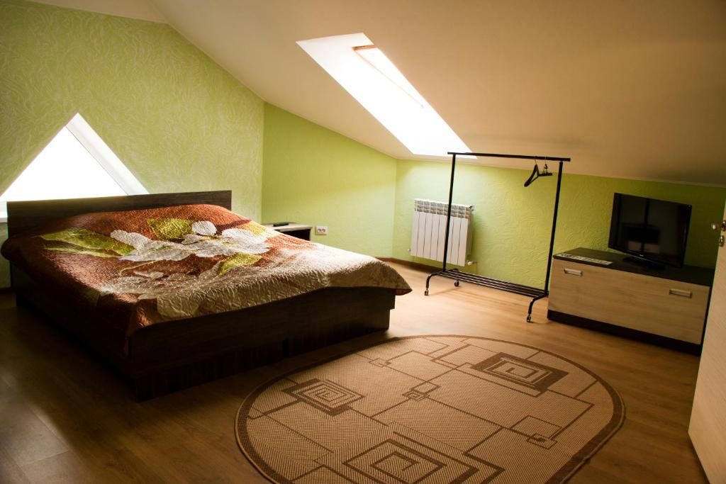 Двухместный (Двухместный номер «Комфорт» с 2 отдельными кроватями - Мансарда) гостевого дома ColiseuM, Витебск