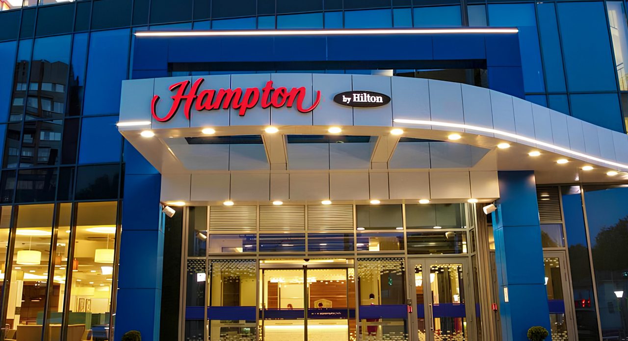 Здание отеля Hampton by Hilton Нижний Новгород. Отель Hampton by Hilton Нижний Новгород