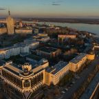 Отель находится в самом центре города Архангельска 