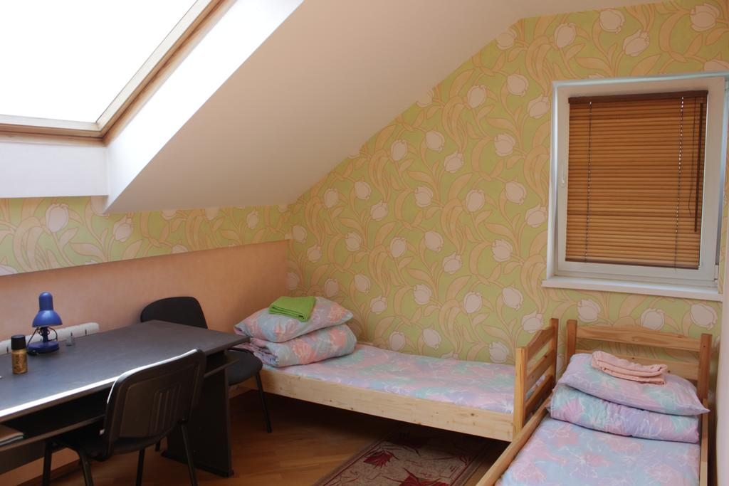 Номер (Односпальная кровать в общем номере с 3 кроватями) гостевого дома Жасмин, Минск