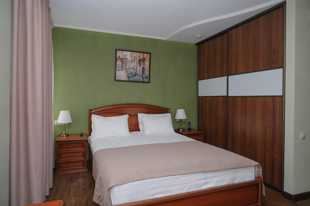 Номер с двуспальной кроватью.