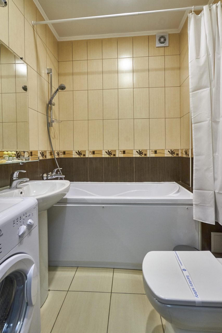 Ванная комната + стиральная машина.