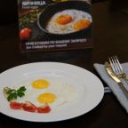 Завтрак «шведский стол». Яичница по запросу.