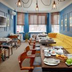 Завтраки в кафе, Гостиница Easy Room