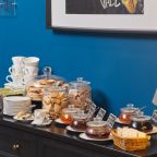 Завтраки в кафе, Гостиница Easy Room