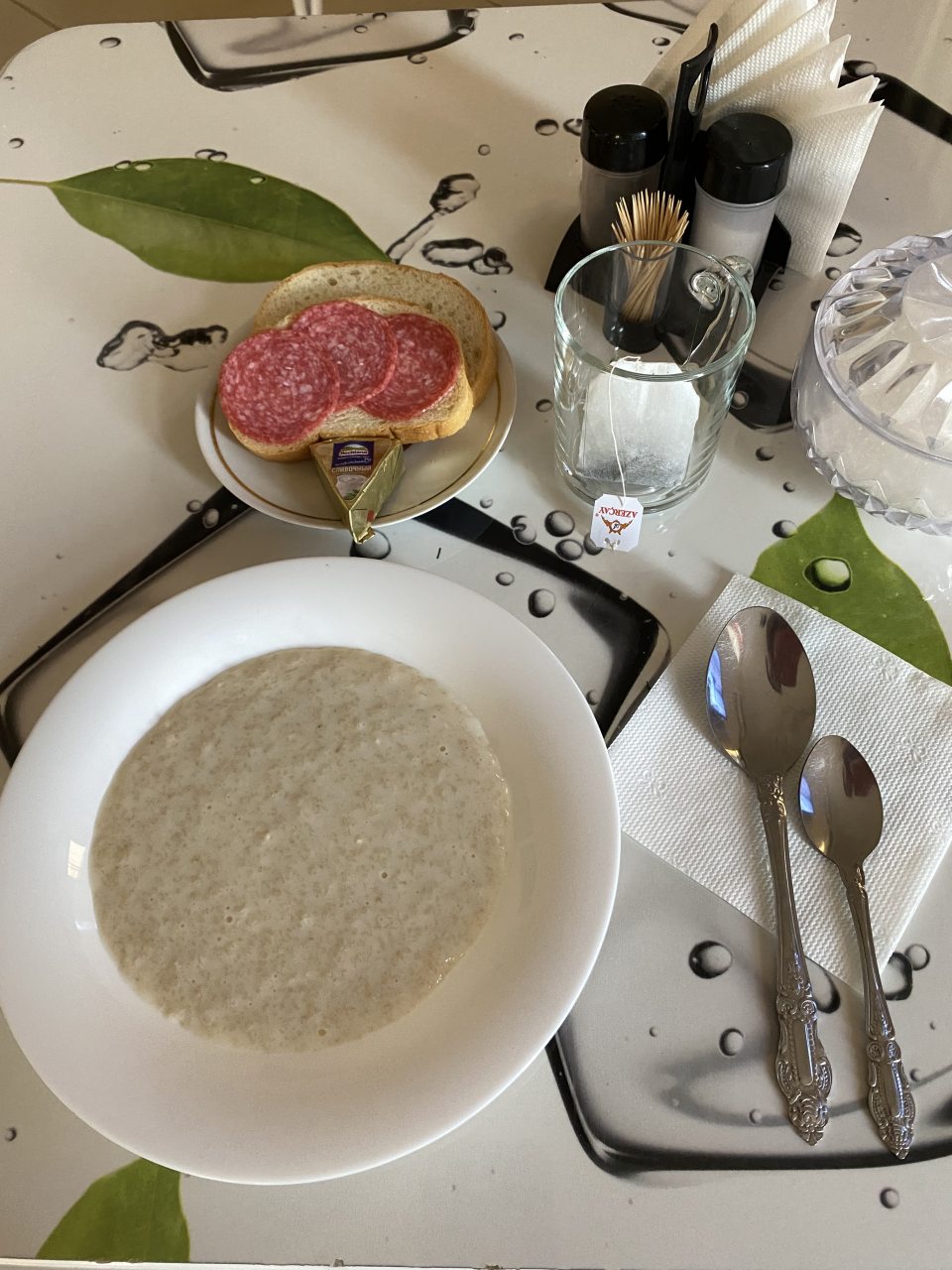 Люкс (Люкс), Отель Люкс на Городском