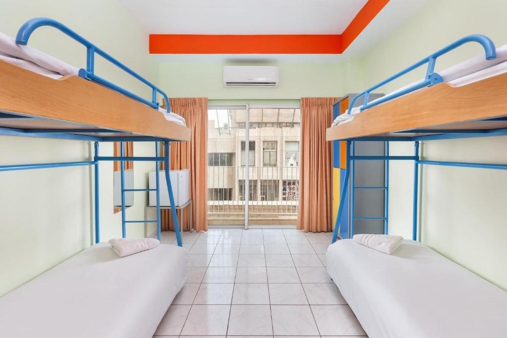 Номер (Кровать в общем 4-местном номере для мужчин и женщин), Abraham Hostel Jerusalem