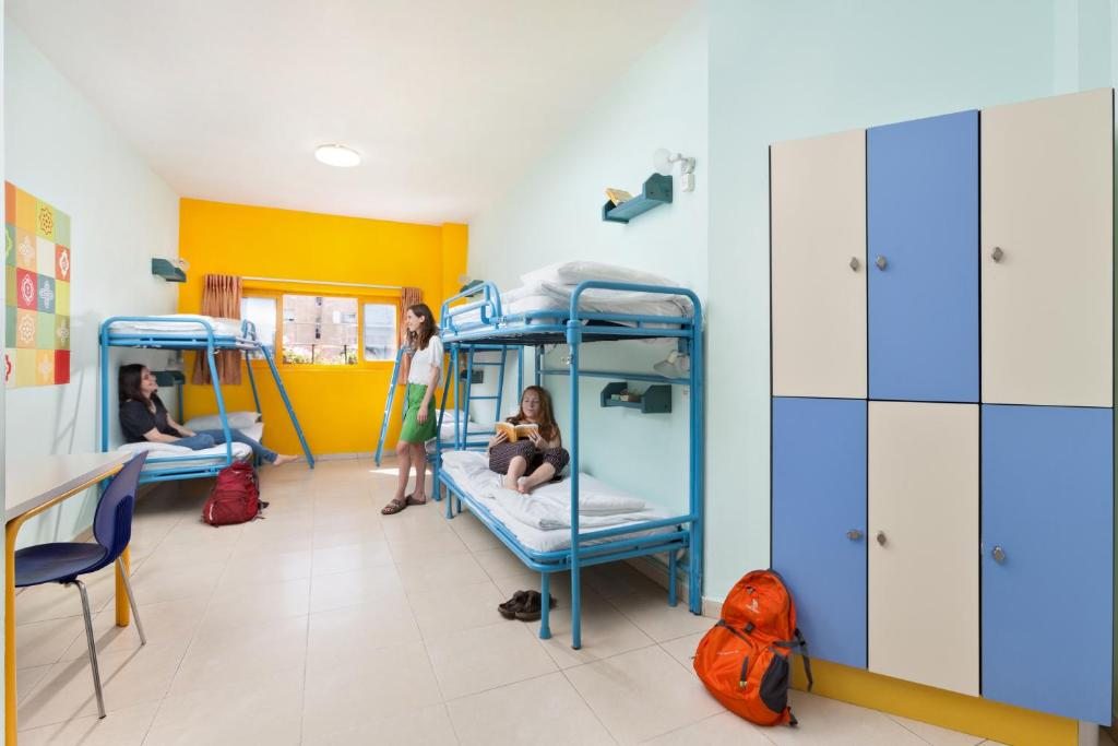 Номер (Односпальная кровать в 6-местном общем женском номере), Abraham Hostel Jerusalem