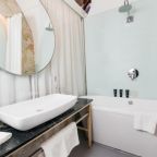 Двухместный (Двухместный номер Делюкс с 1 кроватью и ванной), Alegra Boutique Hotel