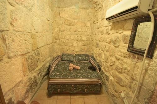 Одноместный (Одноместный номер с основными удобствами и общей ванной комнатой) хостела Chain Gate Hostel, Иерусалим