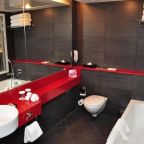 Сьюит (Club Suite (2 Adults + 1 Child)), Crowne Plaza Jerusalem