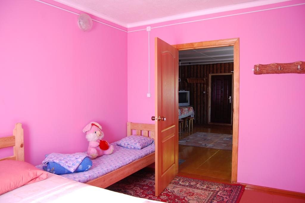 Двухместный (Двухместный номер с 1 кроватью и общей ванной комнатой) гостевого дома Байкал, Большое Голоустное