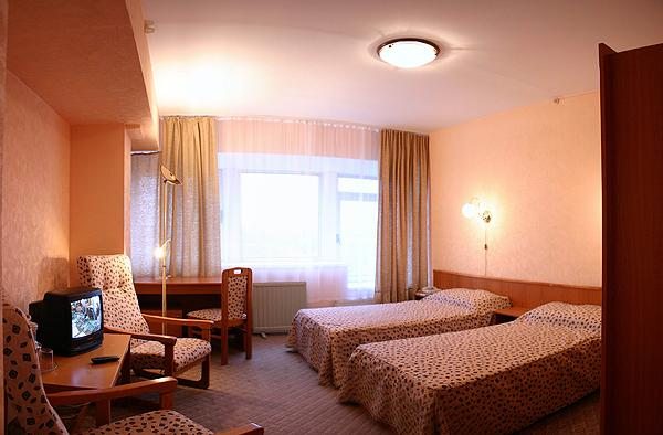 Двухместный (Улучшенный двухместный номер с 2 отдельными кроватями) гостиницы Дубна корпус 3, Московская область