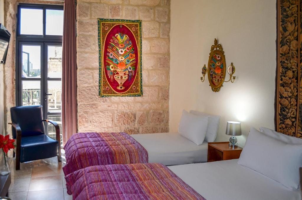 Двухместный (Стандартный двухместный номер с 2 отдельными кроватями - Рядом со стойкой регистрации) отеля New Imperial Hotel, Иерусалим
