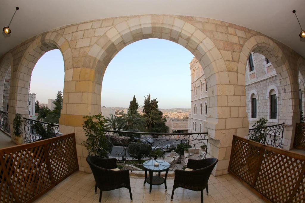 Двухместный (Двухместный номер с 2 отдельными кроватями и балконом) отеля Notre Dame Center, Иерусалим