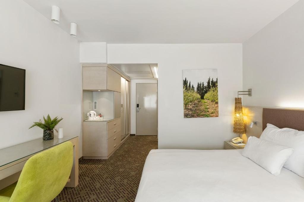 Двухместный (Стандартный двухместный номер с 1 двуспальной или 2 отдельными кроватями) отеля Ramat Rachel Resort, Иерусалим