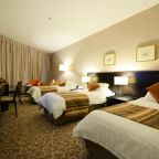 Семейный (Executive Family Triple Room (1 Double + 1 Single Bed)), St. George Hotel