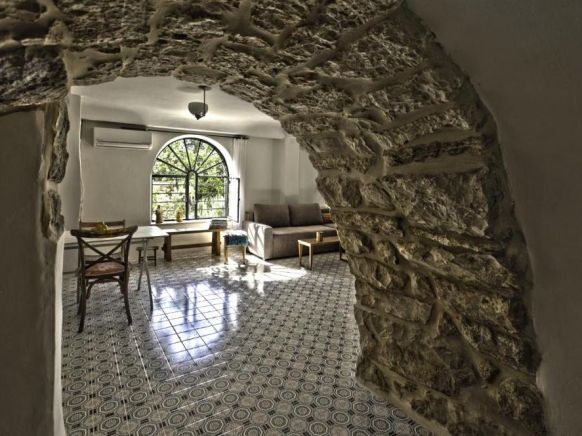 The Nest - A Romantic Vacation Home in Ein Kerem - Jerusalem