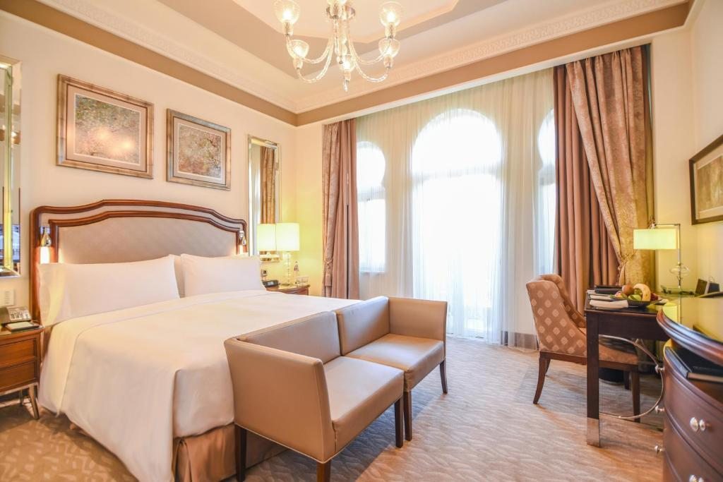 Двухместный (Улучшенный номер с кроватью размера «king-size», оборудованный для гостей с ограниченными физическими возможностями) отеля Waldorf Astoria Jerusalem, Иерусалим